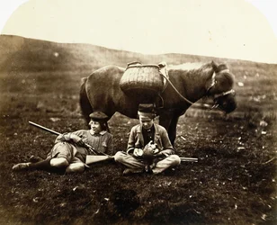 Charlie y Peel Ross con caballo después de una caza, c.1856-1859