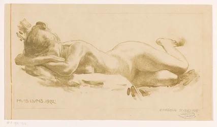 Mujer desnuda encorvada