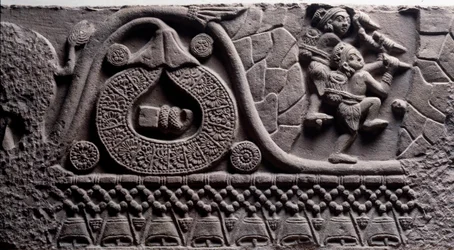 Construcción de una cueva (relieve en la estupa de Baruth)