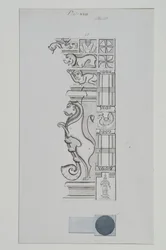 Columna esculpida de un león y otras figuras