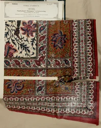 Muestra pequeña de palampore esmaltado o cubrecama de Masulipatam en Madrás, de La Colección de los Fabricantes de Textiles de la India, por John Forbes Watson, publicada en 1866