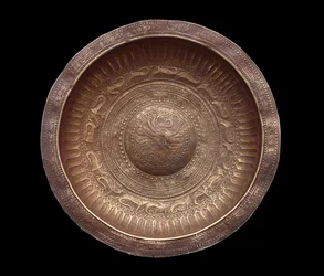 Plato pectoral ceremonial, pueblos de las Molucas