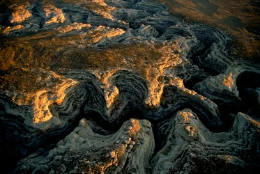 Una vista aérea de una reseca meseta de Utah: Grand Gulch suministró agua a...