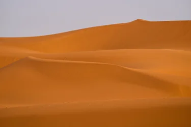 Dunas de arena de Ergg Chebbi , desierto del Sahara en Marruecos, 2022 (foto)