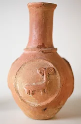 Olla con relieve de un carnero, de Siyah-kuh, Irán, 700 d.C.