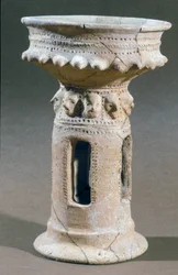 Soporte para quemar incienso encontrado en las colinas cerca de Hebrón, Israel, c.9-8 siglo a.C.