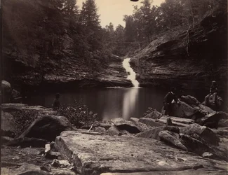 Lago Lula y Cascadas Superiores en Rock Creek, cerca de Lookout Mountain, Georgia, 1864-65