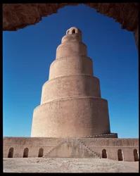 Vista de la Gran Mezquita y su minarete, la Torre Malwiya, 847-852