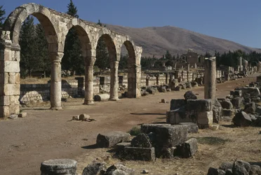Vista de una calle y una columnata, Período Omeya (661-750)