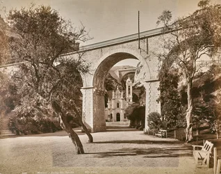 Álbum "Génova y Pisa": Capilla Sainte Dévote en Mónaco, c.1880-90 (foto en blanco y negro)