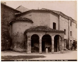 Iglesia de Santa María en Cosmedin o Baptisterio de los Arios, Rávena, Emilia-Romaña, Italia