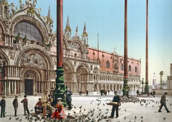 Alimentando a las palomas en la Plaza de San Marcos, Venecia, c.1900