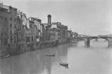Florencia, vista del Arno con el puente S Trinita (foto en blanco y negro)