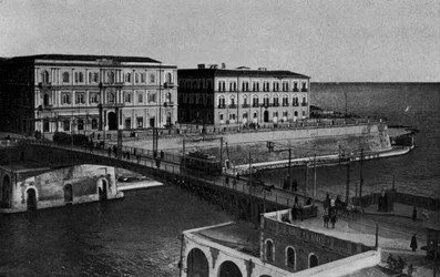 Tarento, Corso dos Mares, Puente giratorio