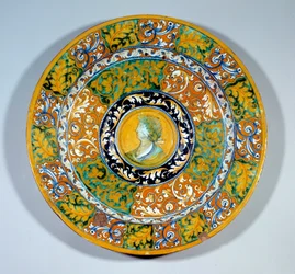 Jarra de mayólica decorada hecha en loza de Faenza. Alrededor de 1540-1550. París, Museo del Louvre