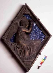 Figura alegórica, azulejo en relieve del Campanile