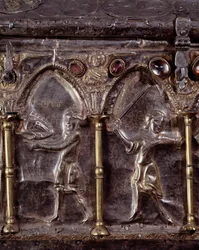 Arca de Barbarroja, con escenas de la vida de San Juan Bautista (madera, hoja de plata y piedras)