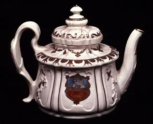 Tetera armorial, fábrica Vezzi, Venecia