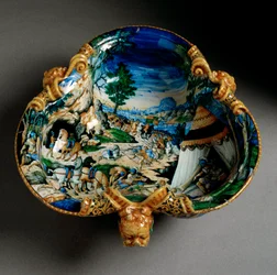 Copa de cerámica en forma de trébol decorada con la representación de Aníbal durante el cruce de los Alpes producida en Urbino en el taller Fontana, Italia