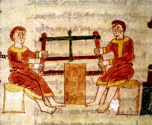 Codex 132 Livre 14 Cap.25 Dos hombres serrando madera, de De Universo por Rabanus Maurus (c.780-856) 1023