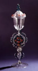 Copa incolora con tallo coloreado elaborado por Salviati & Co., 1869