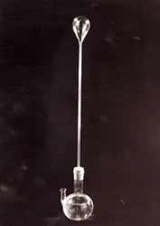 Copia de un termoscopio inventado por Galileo Galilei (1564-1642)