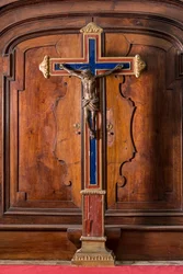 Crucifijo de bronce