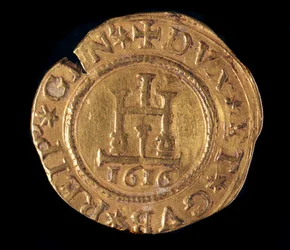 Moneda de la República de Génova: una quadrupla de oro con un portal de Génova. Diámetro 32 mm. 1616. anverso. Genes Musei di Strada Nuova