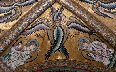 (detalle) de un ángel de la bóveda del ábside