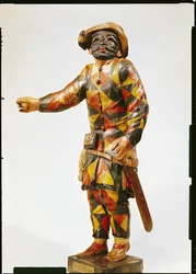 Figura de Arlequín del Teatro Seraphin