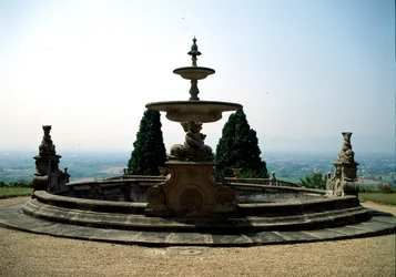 Fuente, Villa Celle