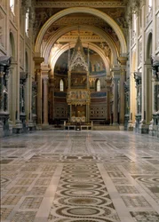 Arte gótico: vista del altar papal sobre el Tabernáculo hecho por Giovanni di Stefano alrededor de 1367 adornado con doce paneles decorados con frescos de Barna da Siena (siglo XIV)