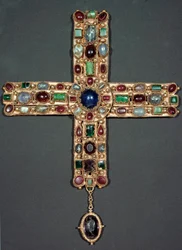 Arte lombardo: Cruz dorada y piedras de Berengario