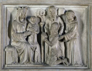 Madonna y el Niño, con un guerrero y santos, relieve creado por Los Maestros de Campione
