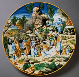 Moisés saca agua de la roca y da de beber al pueblo de Israel. Plato de cerámica producido en Urbino en el taller Fontana, Italia
