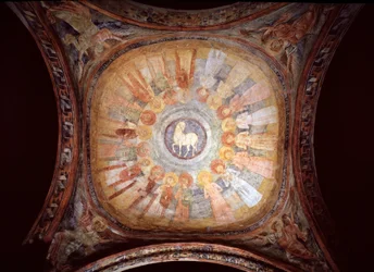 Cordero místico rodeado de santos y ángeles (fresco)