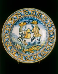 Plato con dos soldados combatiendo con espadas, manufactura de Deruta