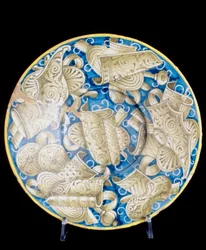 Plato con armas, obra de la manufactura de Casteldurante