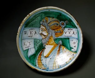 Retrato de un hombre con turbante. Plato de cerámica producido en Viterbo, Italia. Siglo XVII, Florencia, Museo Nazionale del Bargello