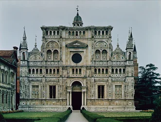 Fachada de la pantalla del Monasterio Cartujo, comenzado en 1473