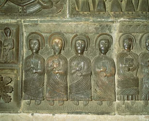 Los apóstoles, relieve prerrománico