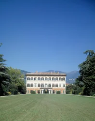 Vista de la fachada de Villa reale di Marlia (o Palazzo Orsetti)