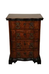 Cómoda de nogal, c.1730