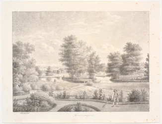 El jardín de Sanderumgaard con isla arbolada. En primer plano, hombre con rastrillo