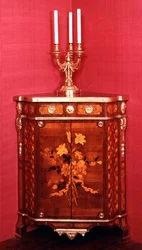 Armario de esquina, uno de un par por J.F. Oeben, París, c.1760-62