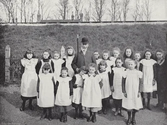 Hocktide en Hungerford, pidiendo Vacaciones para los Niños de la Escuela