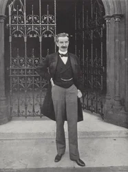 El muy honorable J. S. Sandars