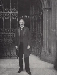 El Muy Honorable Sir A Acland Hood, Bart