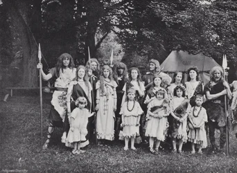 El desfile de Sherborne, un jefe inglés, tribus y familias
