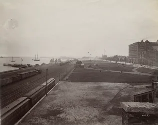 Vista al sur de la Avenida Michigan desde el lado oeste de las vías del Ferrocarril Central de Illinois, Chicago, c.1890